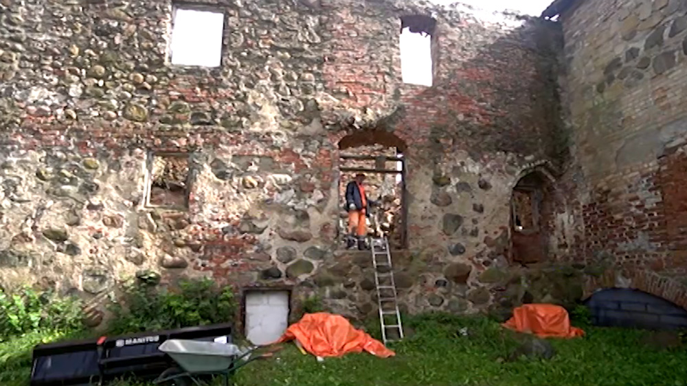 Aizputē notiek Livonijas ordeņa pils mūru konservācija