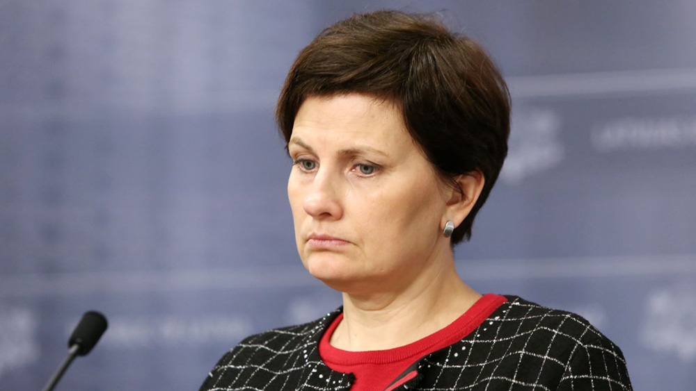 Kariņš pieprasa veselības ministres Viņķeles demisiju