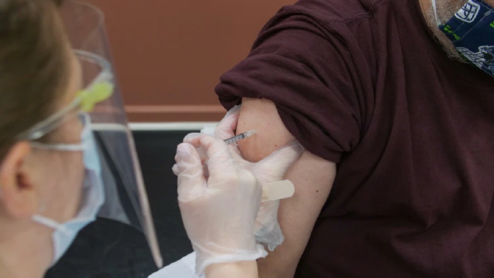 Ģimenes ārsti bažīgi, kā “AstraZeneca”  apturēšana ietekmēs vakcinācijas gaitu