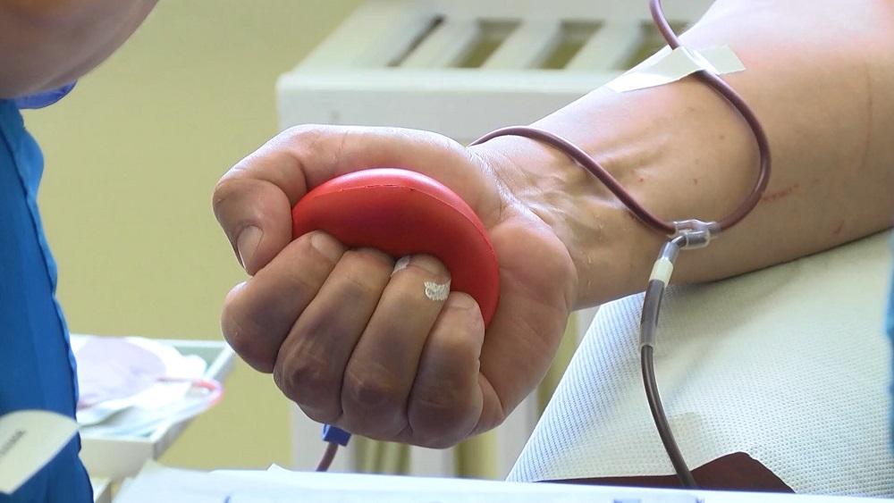 Pēc vakcīnas pret Covid-19 saņemšanas donori neierodas ziedot asinis
