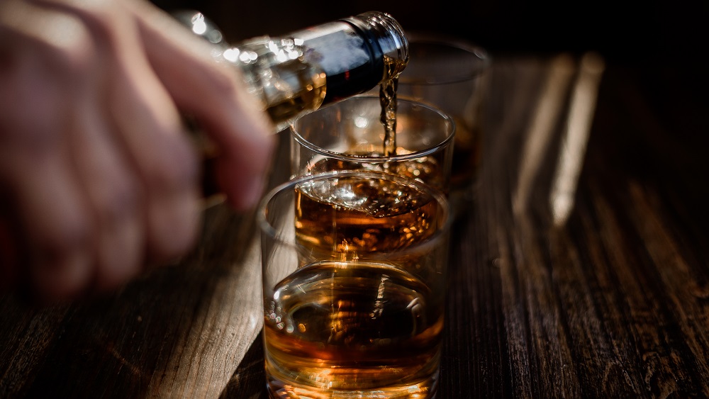 Dzert pārstāj tikai 3% alkoholiķu; līdzatkarīgo stāsti ReTV