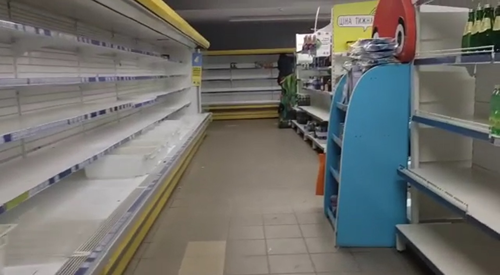 Ukrainas pārtikas veikalos tukši teju visi plaukti un saldētavas