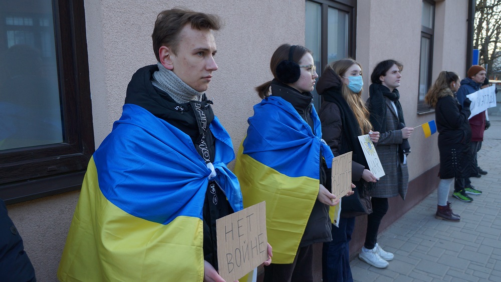 Ukrainas atbalstam Daugavpilī notiek pikets