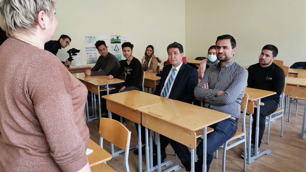 Latvijā patvērumu rod Afganistānas pilsētas Meimanas mērs; plašāka intervija ar viņu ReTV