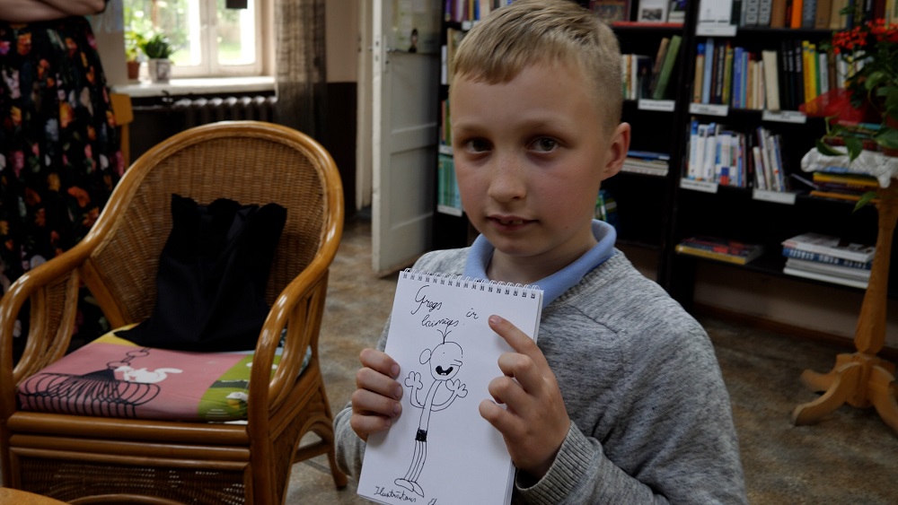 Deviņgadīgs puika - grāmatu ilustrators