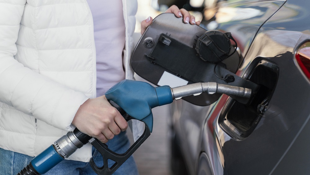 Pakāpeniski samazinās degvielas cenas