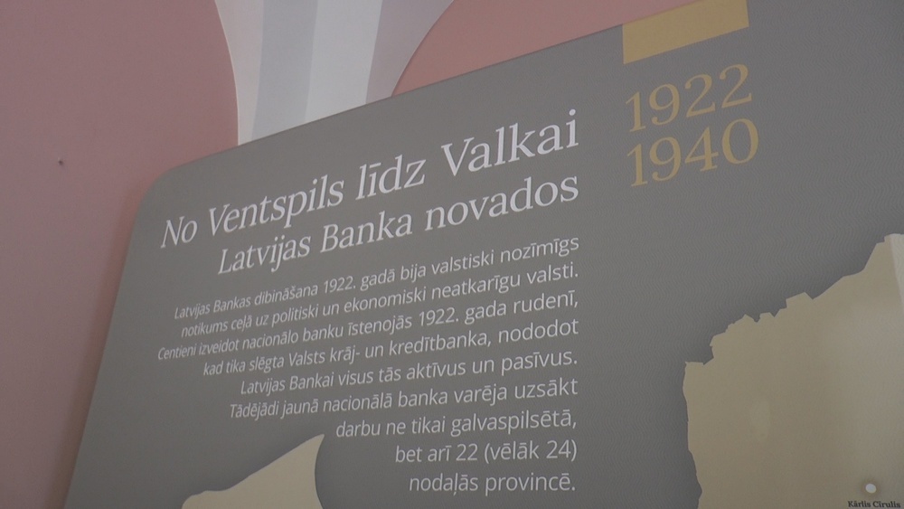 Atklāj ceļojošu izstādi par Latvijas Bankas vēsturi