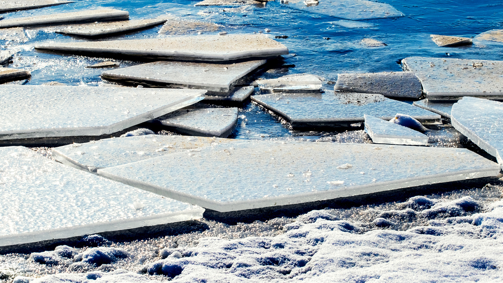 Pļaviņās Daugava ir pilna ar ledu, taču applūšana nedraud