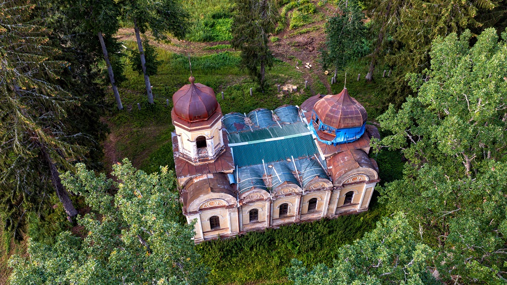 Atjaunos novārtā atstāto Galgauskas baznīcu