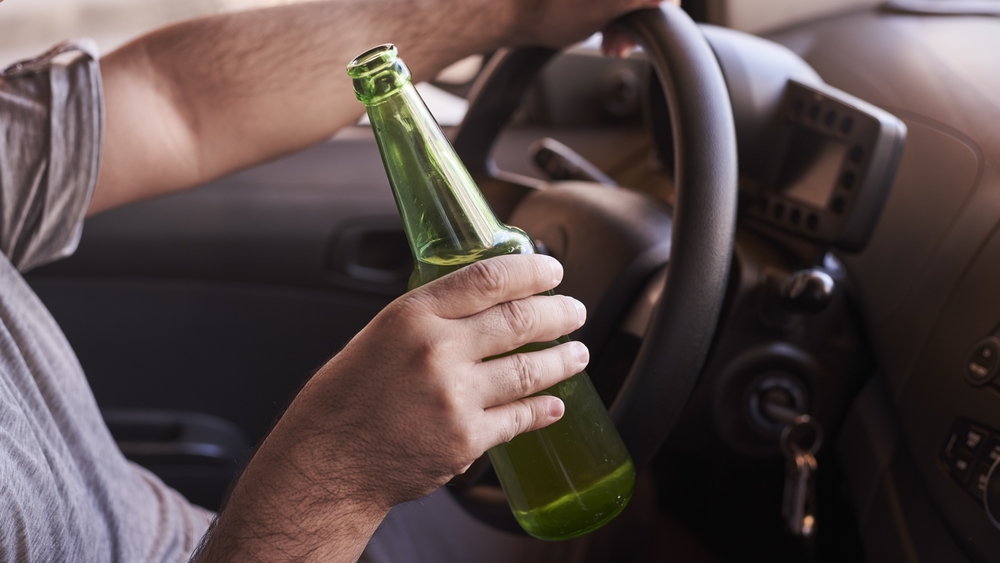 Trešdien par braukšanu stiprā dzērumā pie kriminālprocesa tikuši četri šoferi