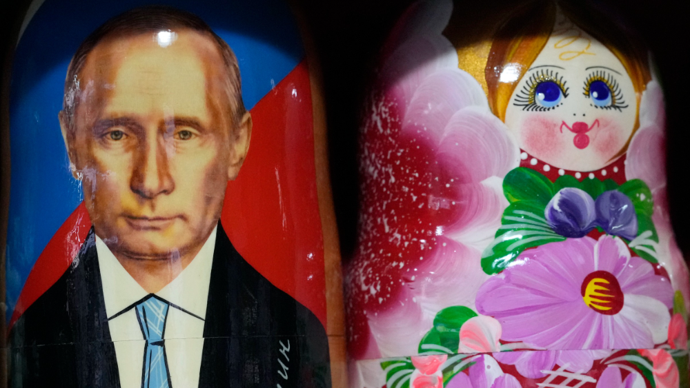 Aiz priekškara: Krievijas paštēla nāvējošais kokteilis