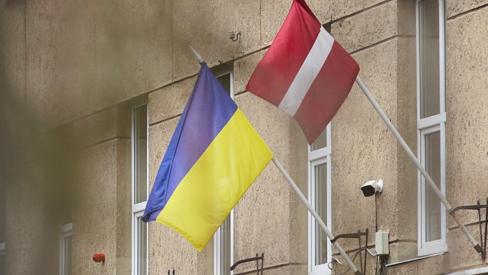 “Manabalss.lv” iesniegta iniciatīva, lai, naturalizācijas ceļā iegūstot Latvijas pilsonību, varētu saglabāt arī Ukrainas