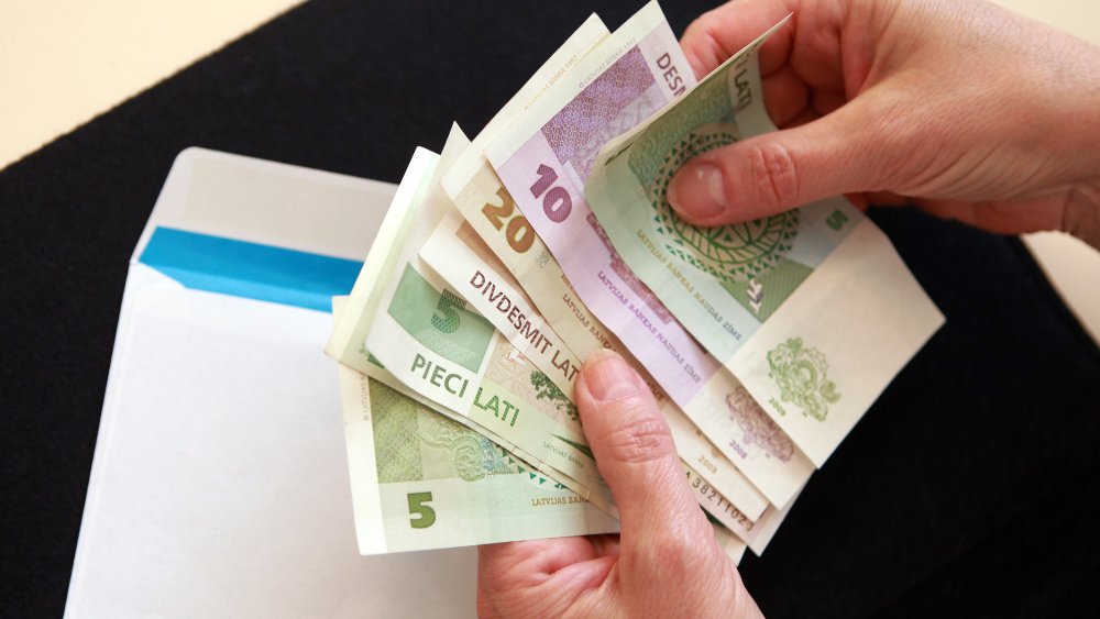 Latvijas Banka lata naudaszīmes pret eiro mainīs mūžīgi