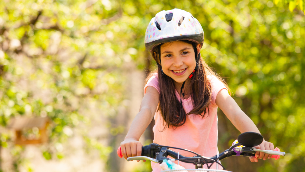 SM varētu noteikt obligātas ķiveres vien nepilngadīgiem velosipēdistiem un elektroskrejriteņu vadītājiem
