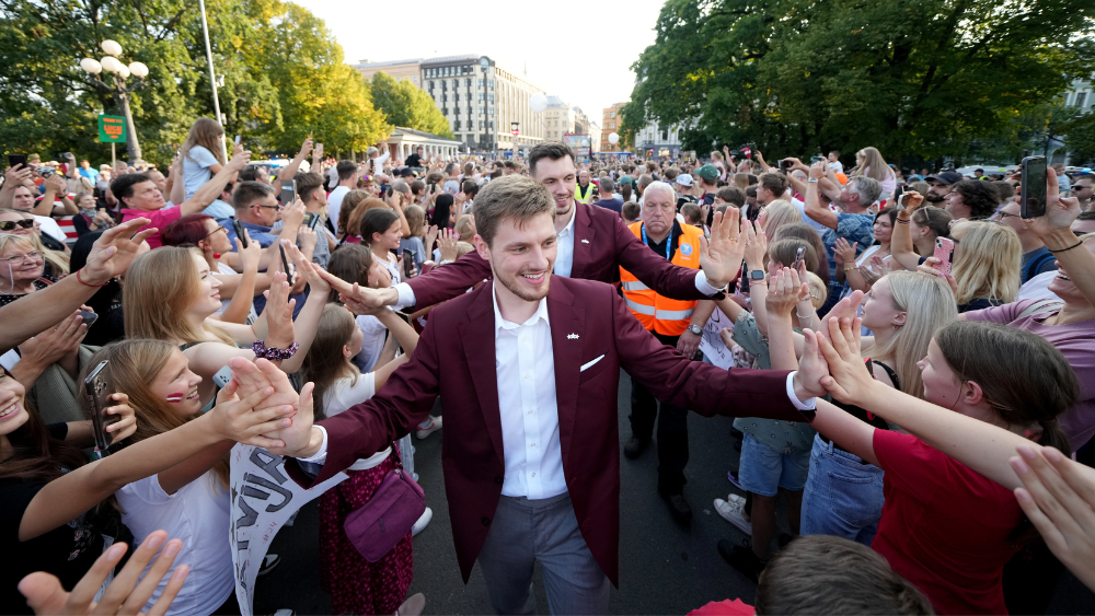 Tūkstošiem cilvēku Rīgā sagaida Latvijas basketbola izlasi