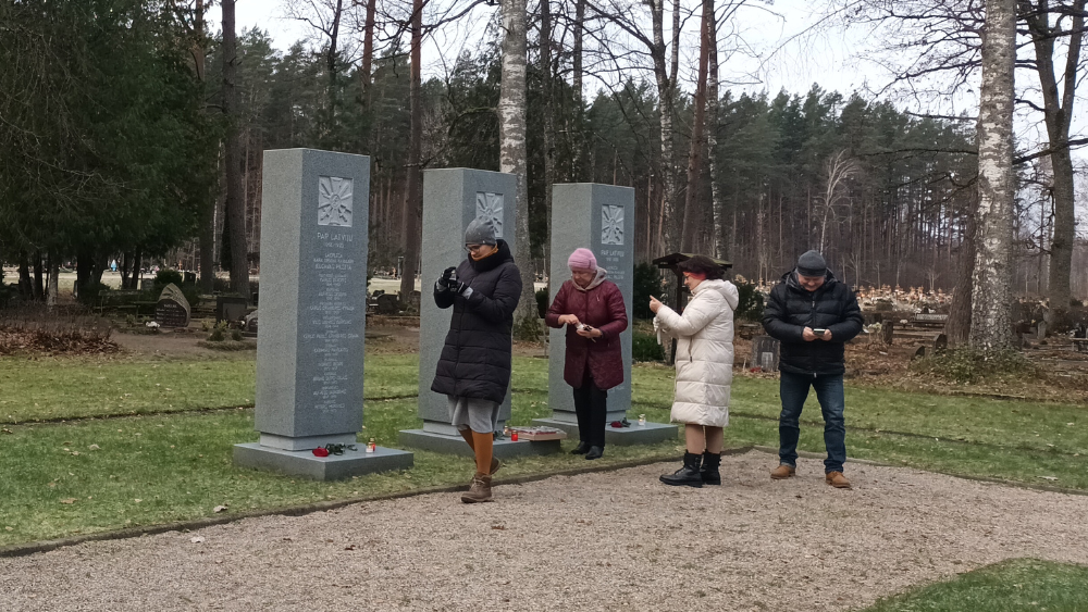 Meža kapos godina Brīvības cīņās kritušos Jelgavas atbrīvotājus