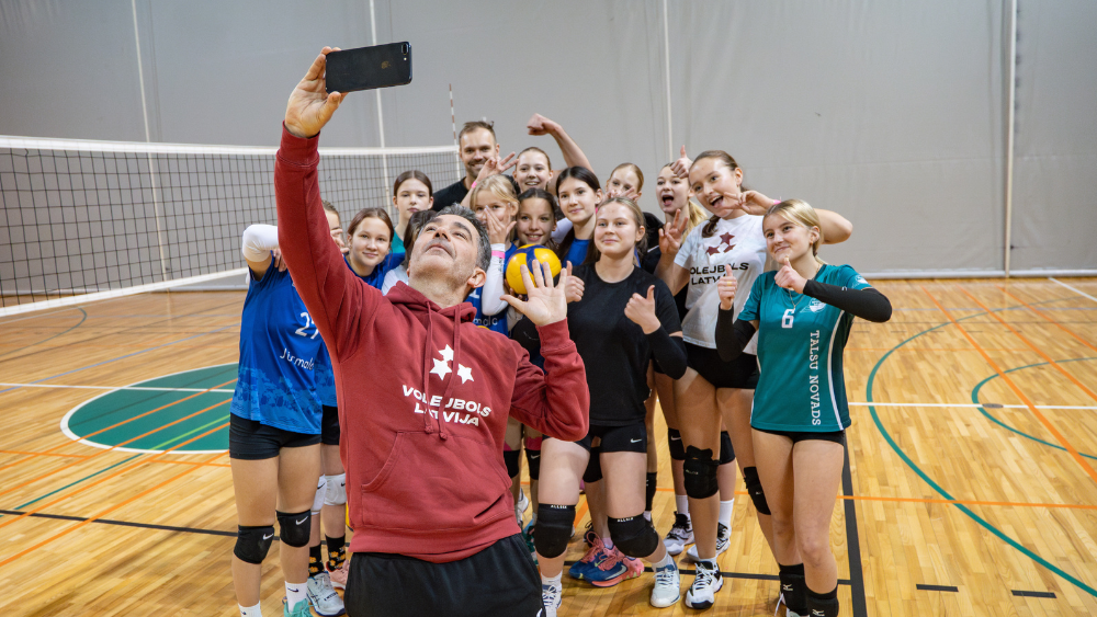Latvijas sieviešu volejbola izlases treneris saliedē meitenes reģionos
