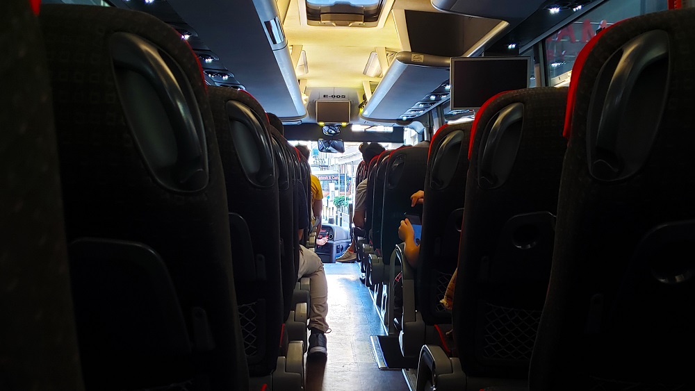 Pārvadātāji trešdien atcēluši vairākus autobusu reisus visā Latvijā