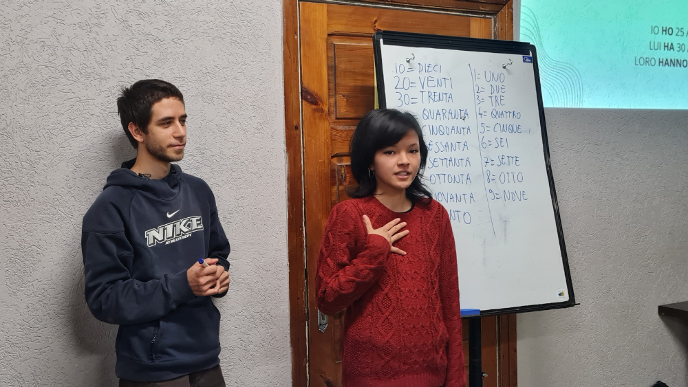 Brīvprātīgie no Itālijas jēkabpiliešiem māca itāļu valodu