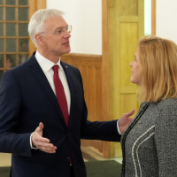 Kariņš atstās ārlietu ministra amatu