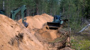 NBS kaujas inženieri šodien sāka meža ceļa pārrakšanu, izveidojot prettanku grāvi