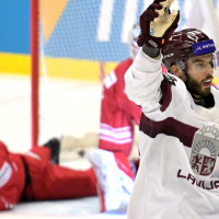 Latvijas hokejisti pasaules čempionātu sāk ar uzvaru papildlaikā pār Poliju