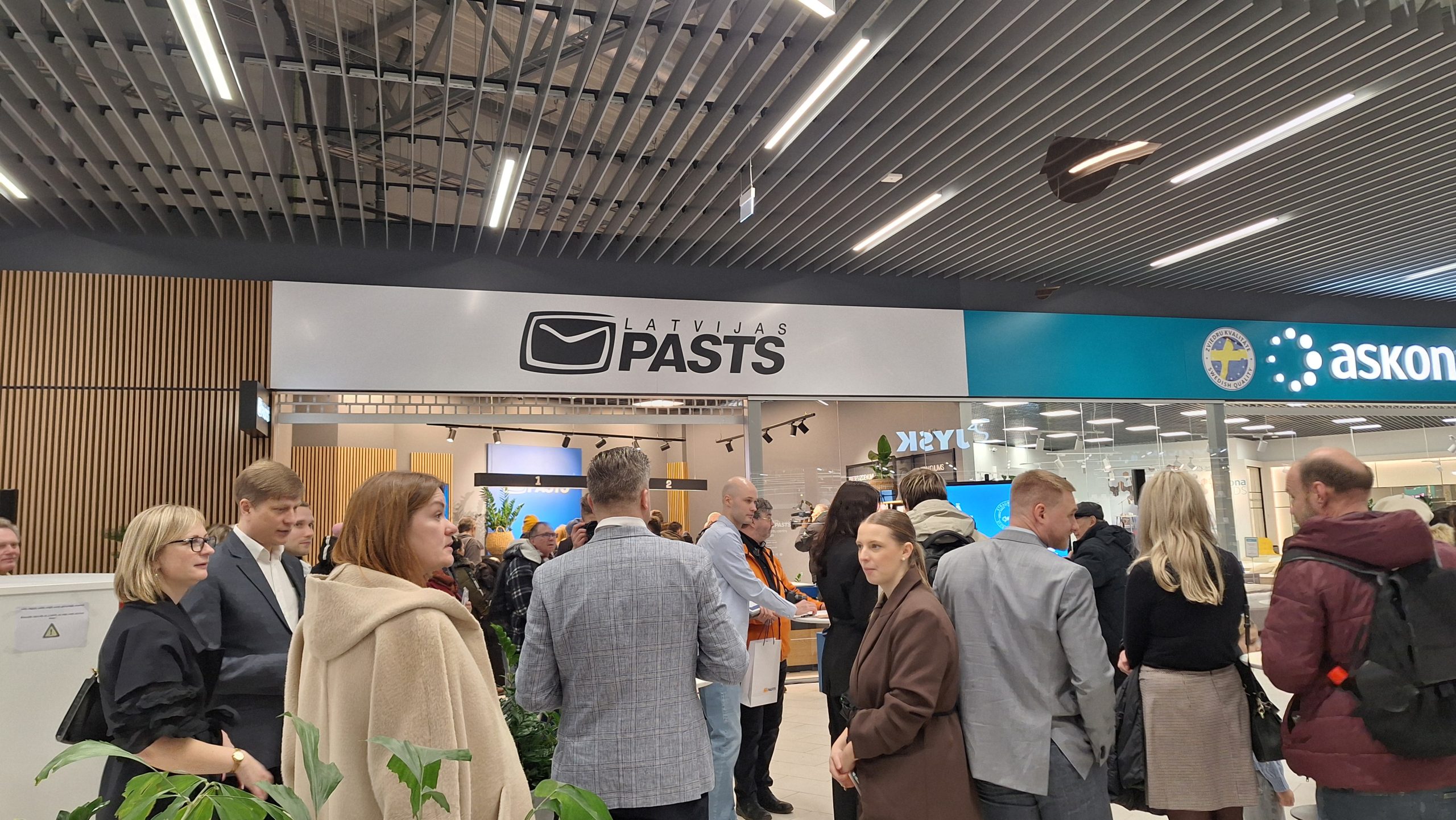 Latvijas Pasta jaunā klientu centra atklāšana tirdzniecības centrā.