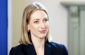 Latvijas kultūras ministre Agnese Lāce oficiālā portretā