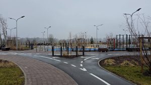 Jelgavas Pilssalas ielas atpūtas zona ar gājēju un skrituļošanas ceļiem