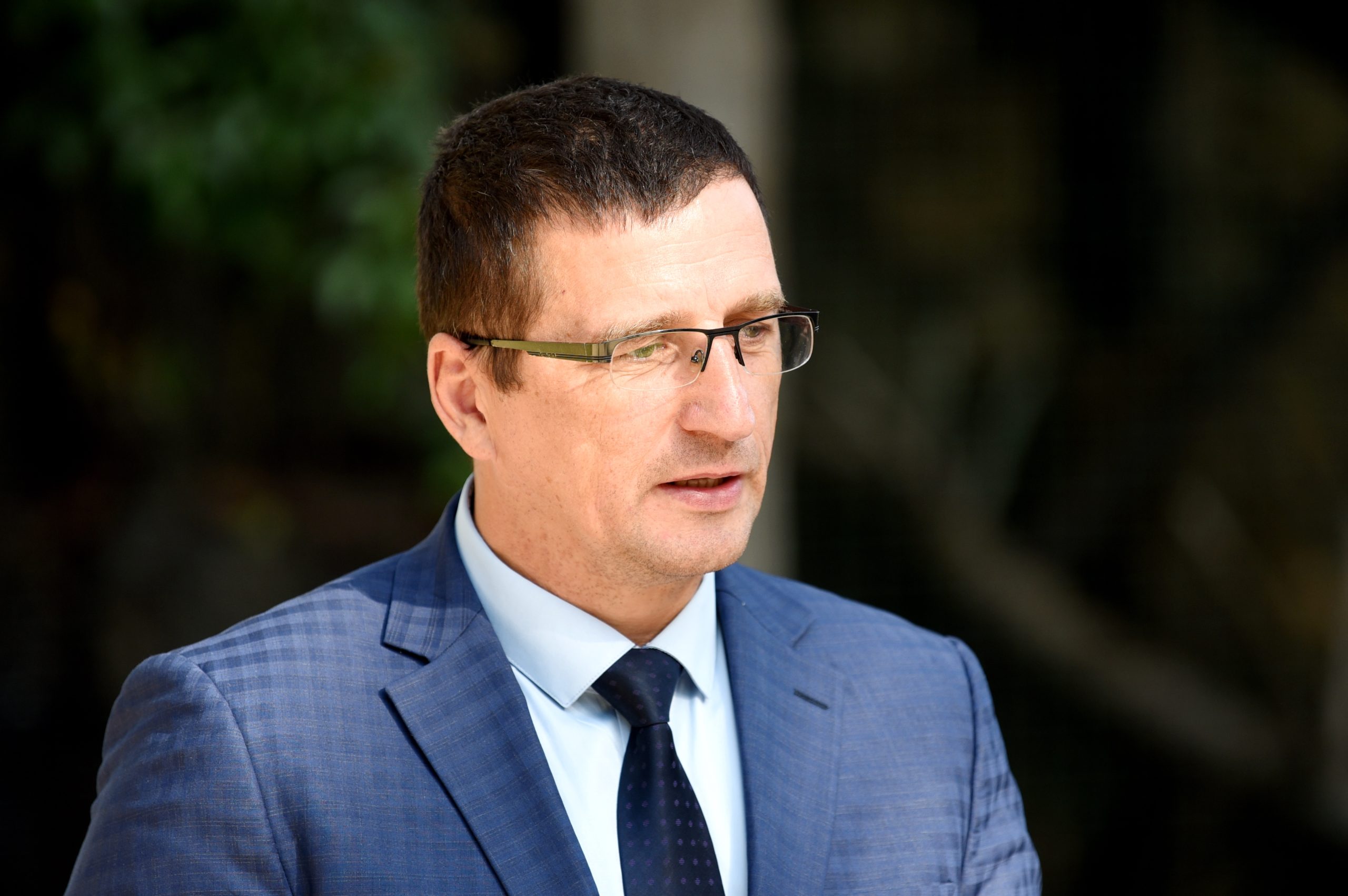 Jēkabpils novada mērs Raivis Ragainis sniedz komentāru medijiem