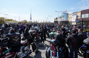 Motociklistu sezonas atklāšanas pasākums pie tirdzniecības centra Mols Rīgā
