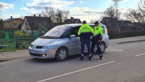 Policijas reids Jēkabpilī – policisti pārbauda autovadītāju