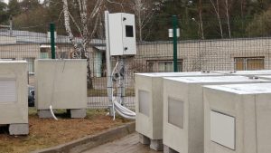 Solārie kubi ar uzstādītu monitoringa iekārtu.