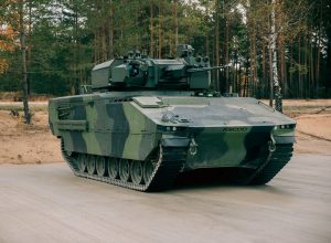 Armijas transporta mašīna ASCOD mežā