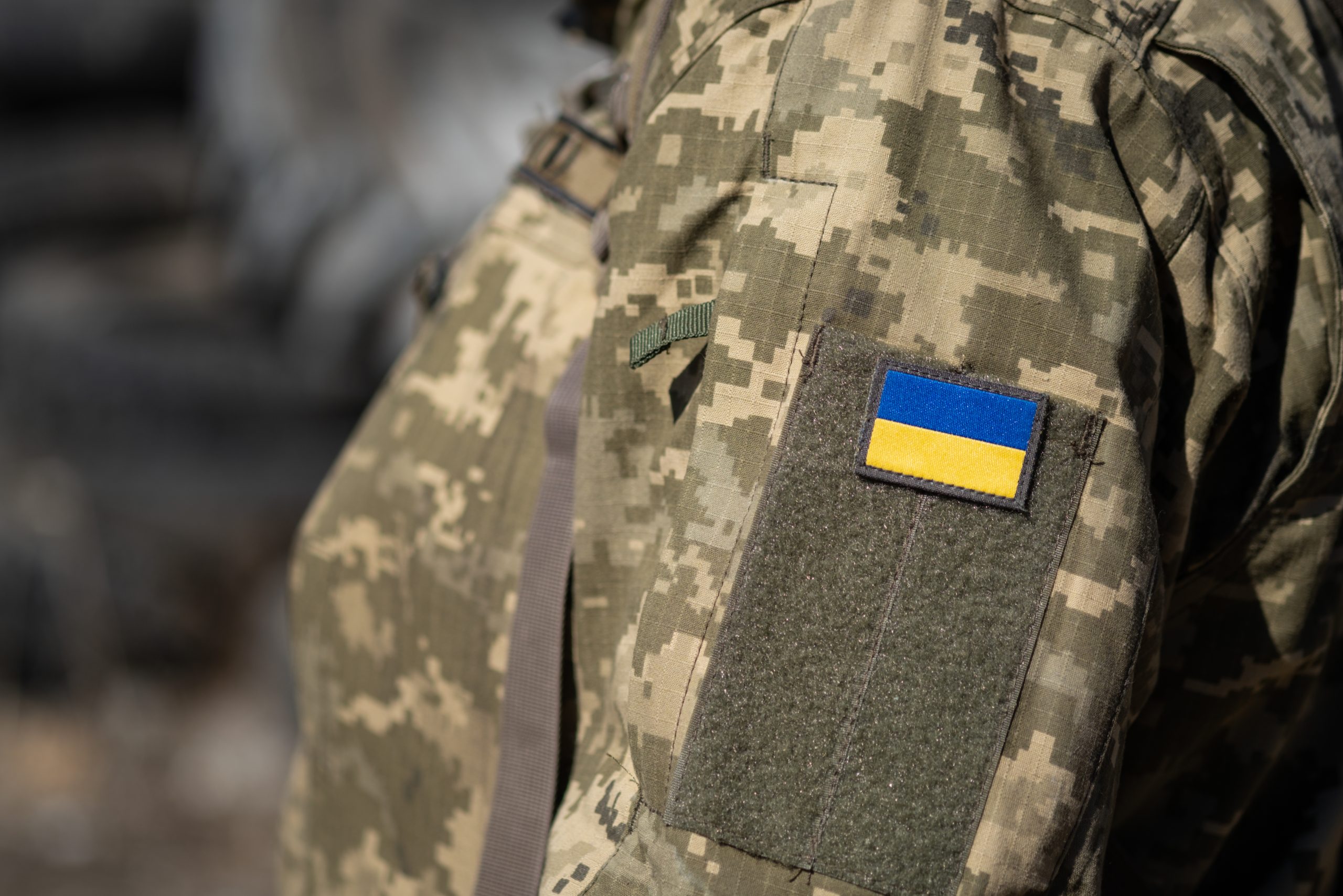 Ukrainas karogs uz militāras formas piedurknes