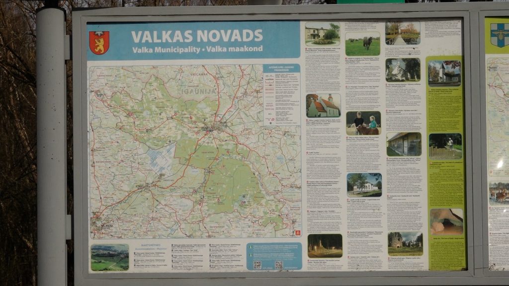 Liels informācijas stends ar Valkas novada karti un tūrisma informāciju