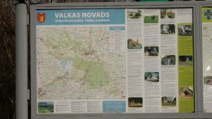 Liels informācijas stends ar Valkas novada karti un tūrisma informāciju