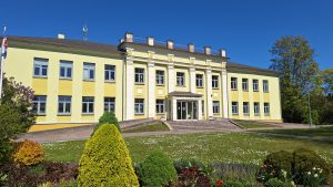 Dobeles novada dome saulainā pavasara dienā