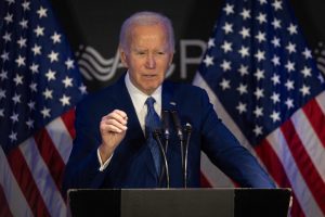 ASV politiķis Džo Baidens uzstājas ar runu