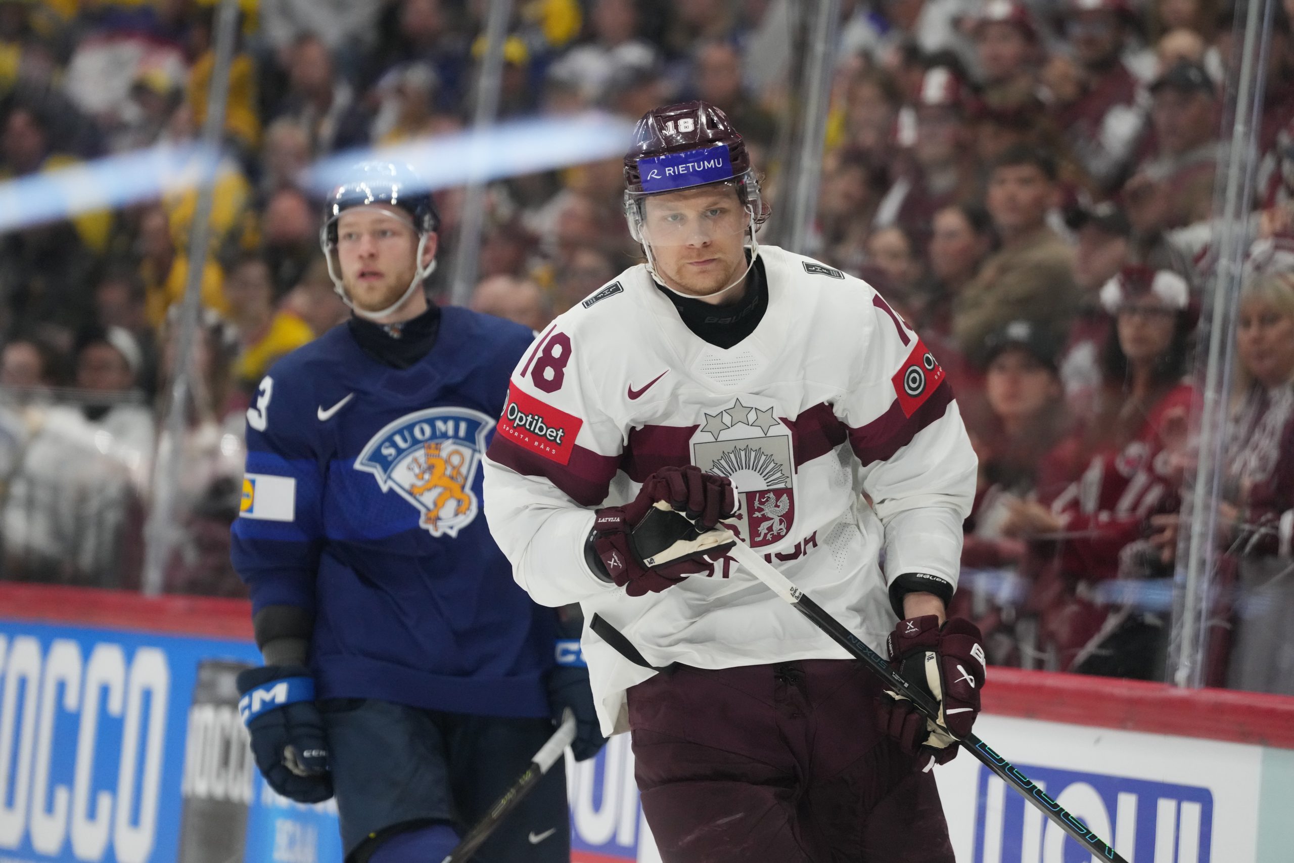 Latvijas hokejists ar numuru 18 spēlē pret Somiju pasaules čempionātā