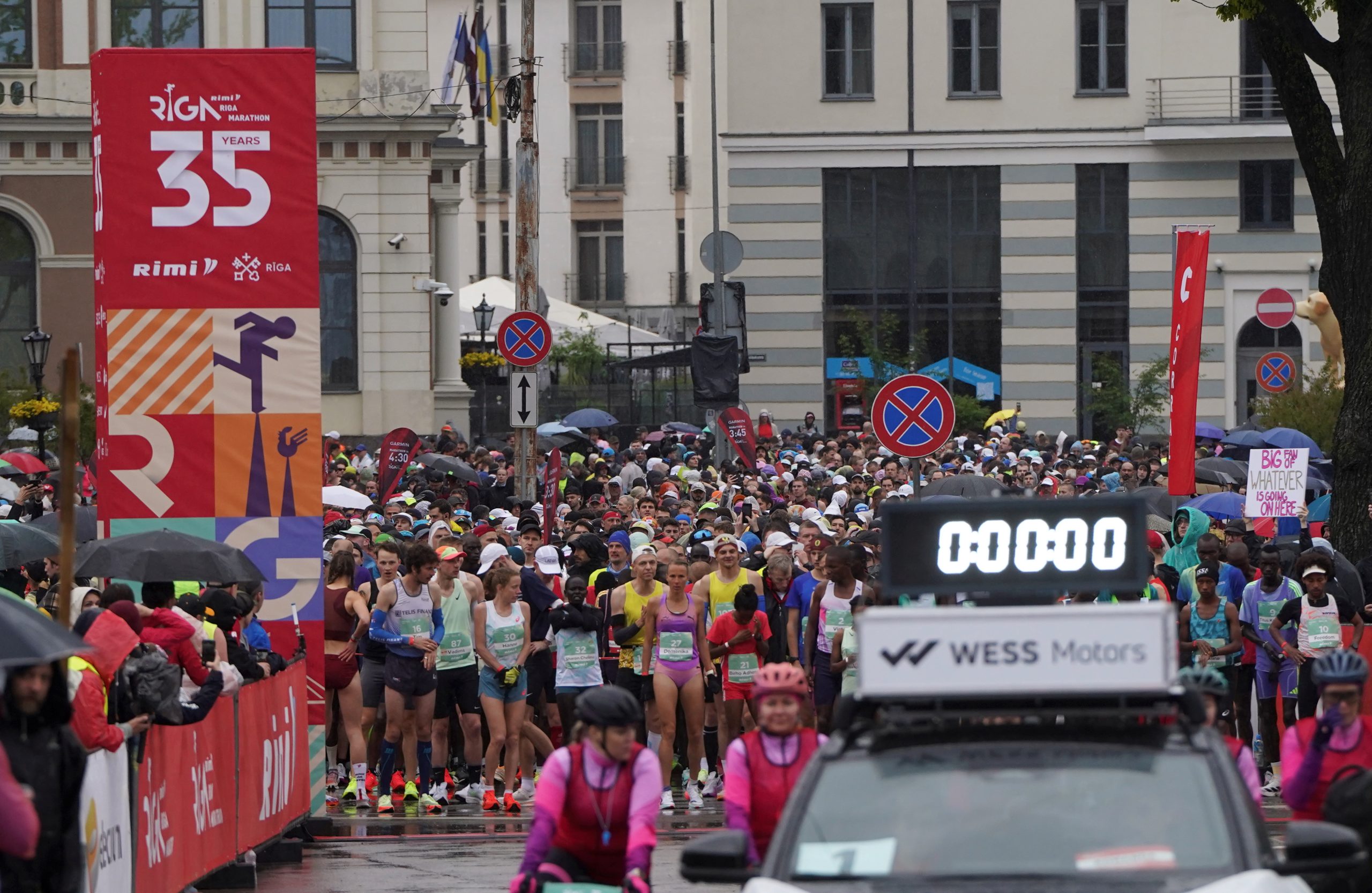 Rimi Rīgas maratona dalībnieki gatavi startam pie pilsētas centra