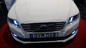 LEGO Volvo automašīnas priekšpuse ar izgaismotiem lukturiem