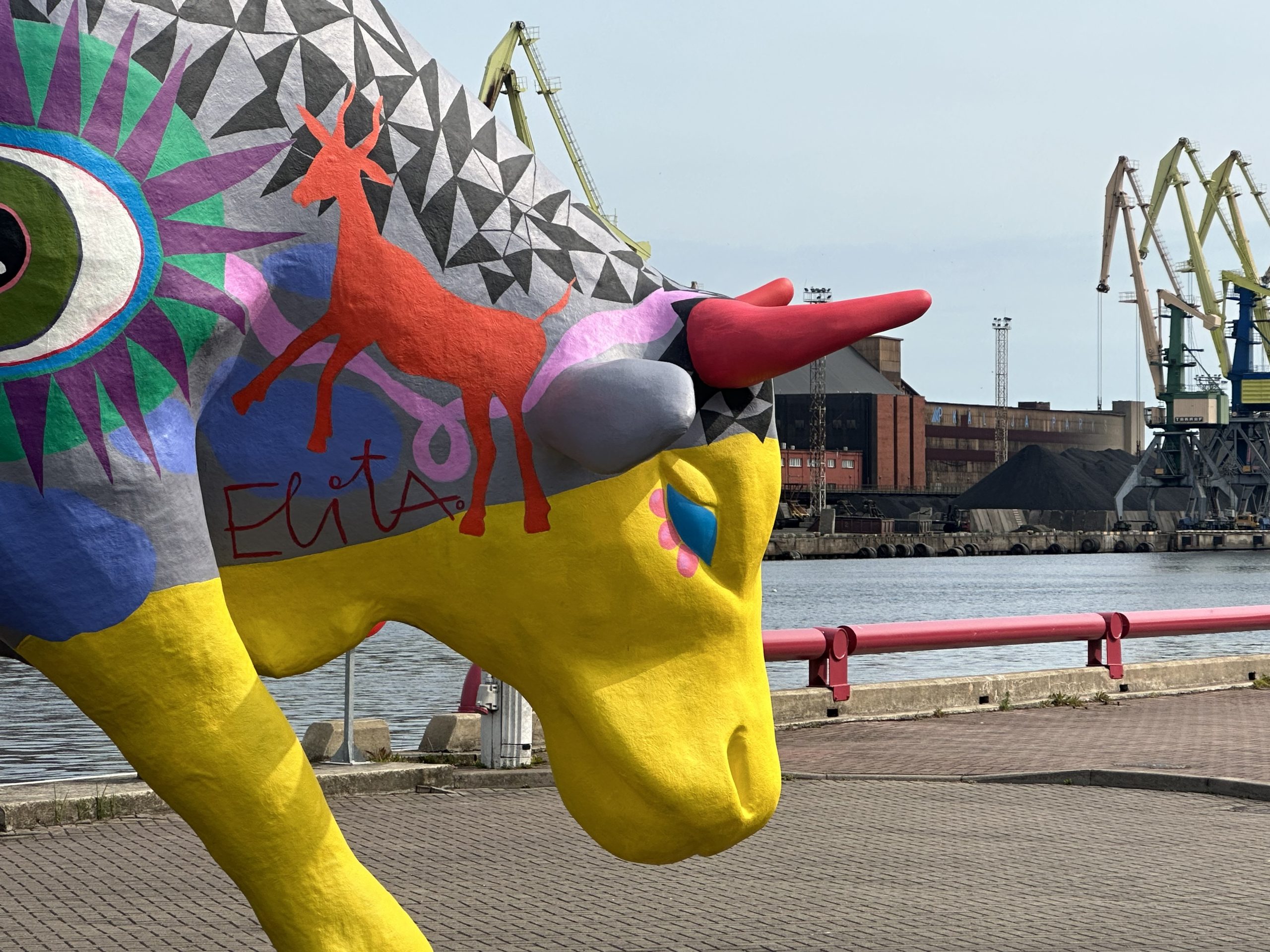 Elitas Patmalnieces veidotais Ventspils vides objekta "Govs ceļotāja" jaunais dizains.