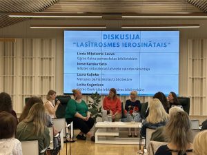 Diskusijas panelis par brīvās lasīšanas metodi konferencē “Lasītrosme” Ogrē.