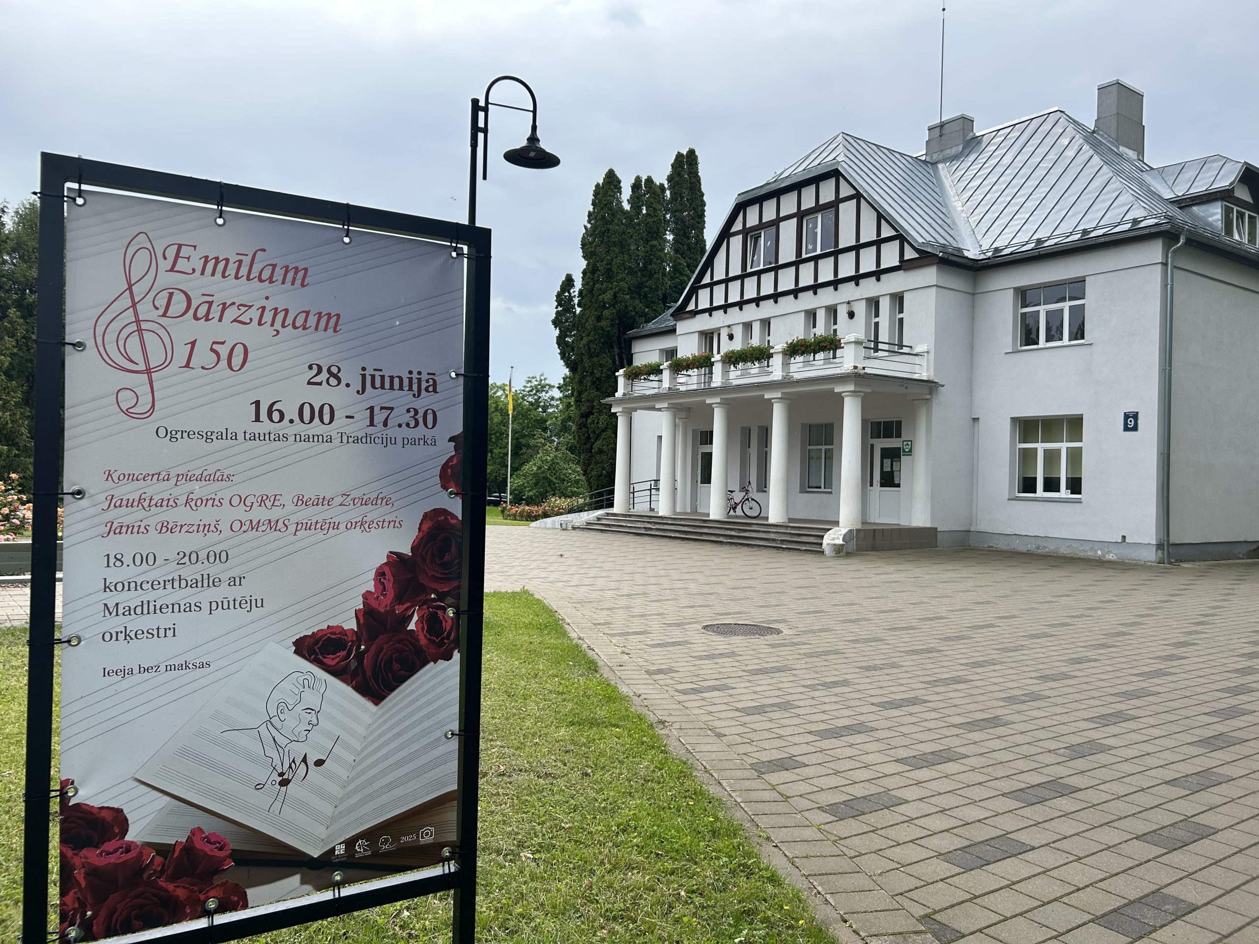 Plakāts par Emīla Dārziņa 150 gadu jubilejas koncertu pie Ogres tautas nama