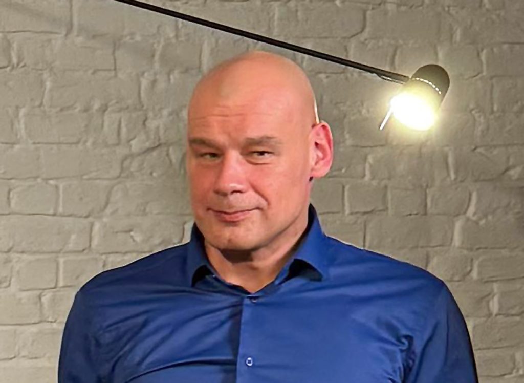 Kaspars Biezais, Latvijas Neredzīgo biedrības centrālās valdes priekšsēdētājs, pauž viedokli par zāļu pieejamības jautājumiem.