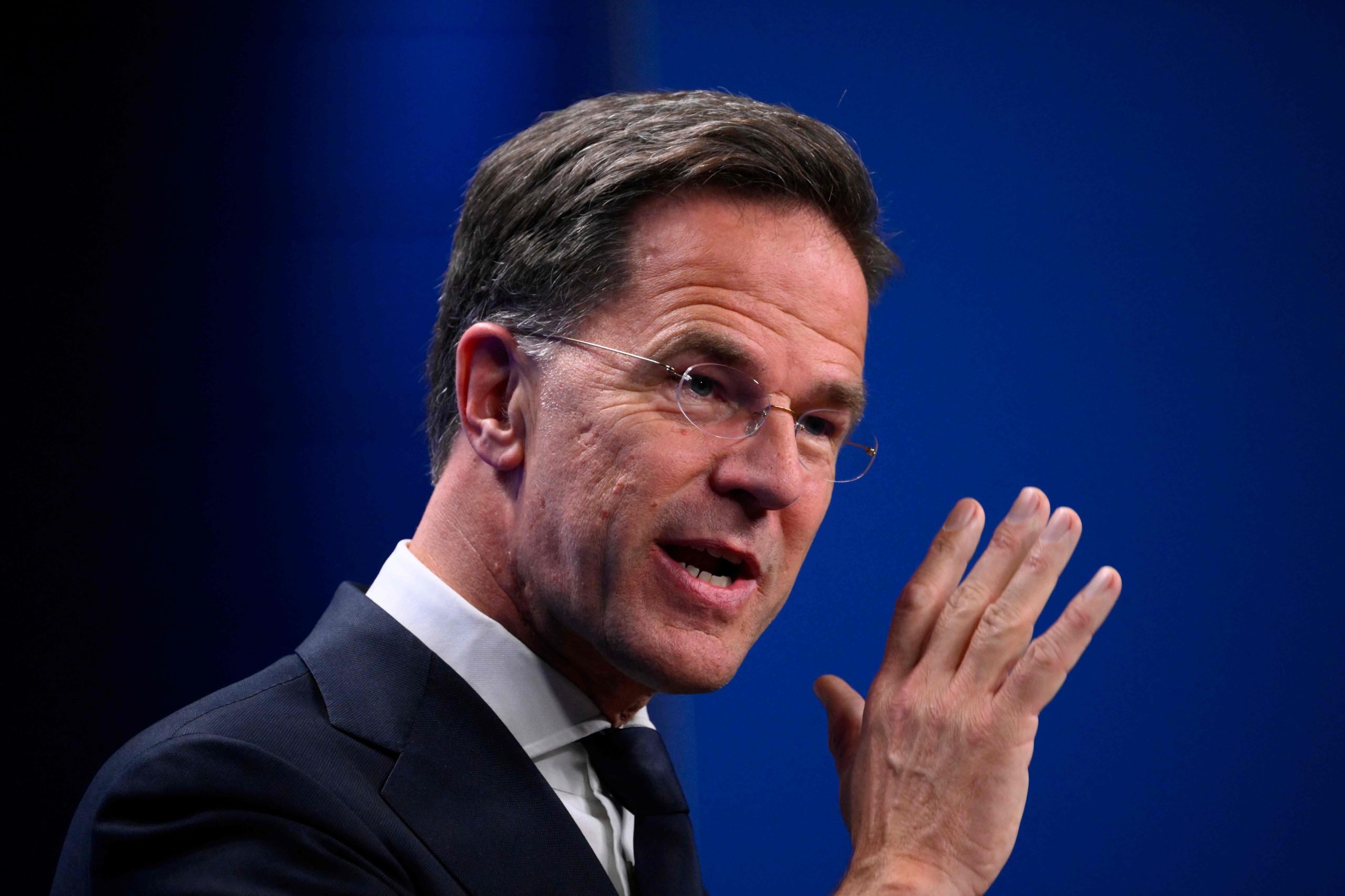 NATO ģenerālsekretārs Marks Rute uzrunā medijus preses konferencē