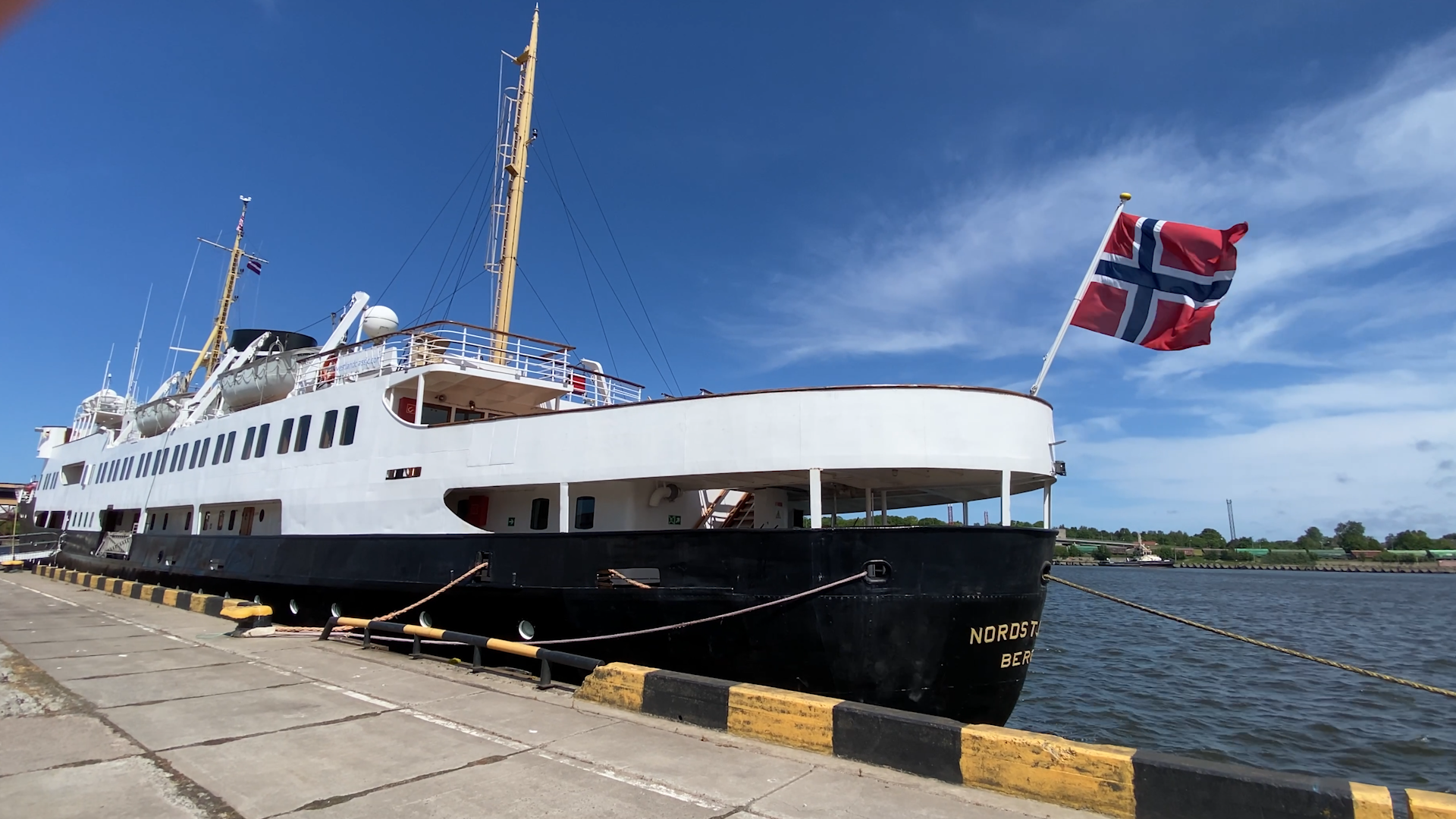 Vēsturiskais norvēģu kruīza kuģis “Nordstjernen” piestājis Ventspils ostā