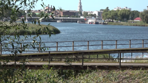 Liepājas Tirdzniecības kanāls ar skatu uz promenādi