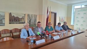 Arodbiedrību preses konference par izdienas pensiju reformu.